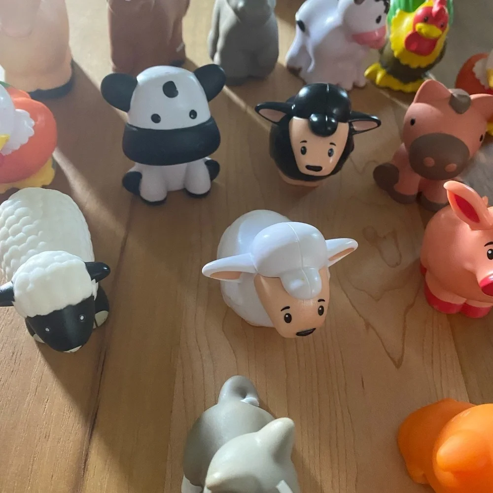 Fisher-Price Little People 14 Piece Set 2 Peekaboo Farm Animals Kids Play Set